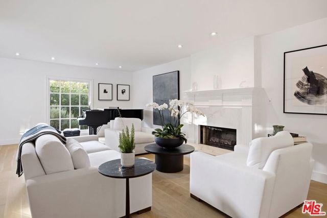 5020 Bilmoor Avenue, Los Angeles, CA 91356
