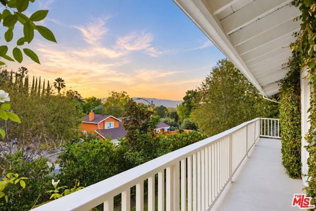 5020 Bilmoor Avenue, Los Angeles, CA 91356
