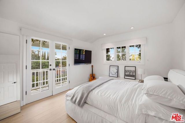 5020 Bilmoor Avenue, Los Angeles, CA 91356