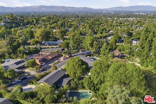 5020 Bilmoor Avenue, Los Angeles, CA 91356