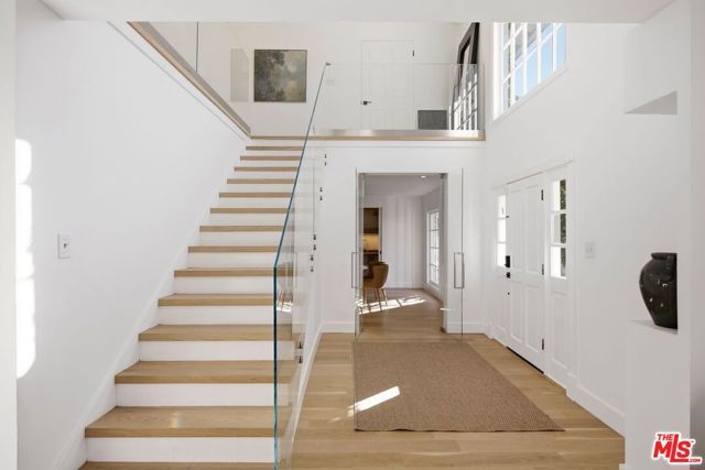 5020 Bilmoor Avenue, Los Angeles, CA 91356