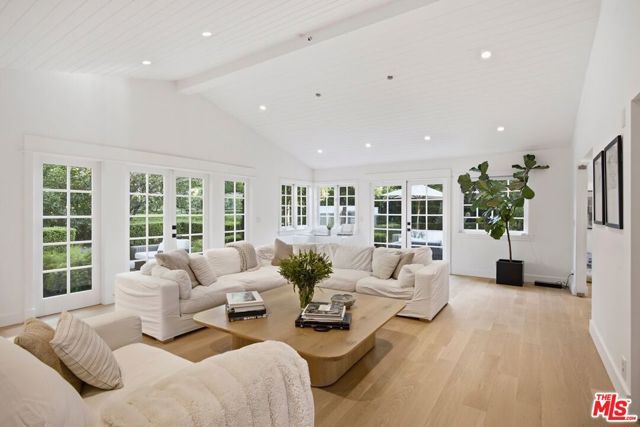 5020 Bilmoor Avenue, Los Angeles, CA 91356