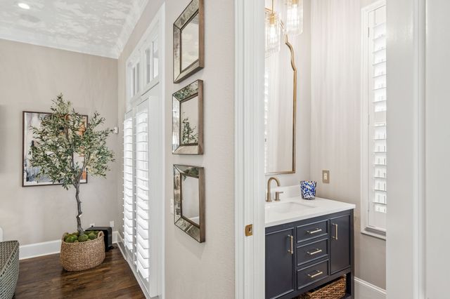 2141 Norlock Lane, Dallas, TX 75201