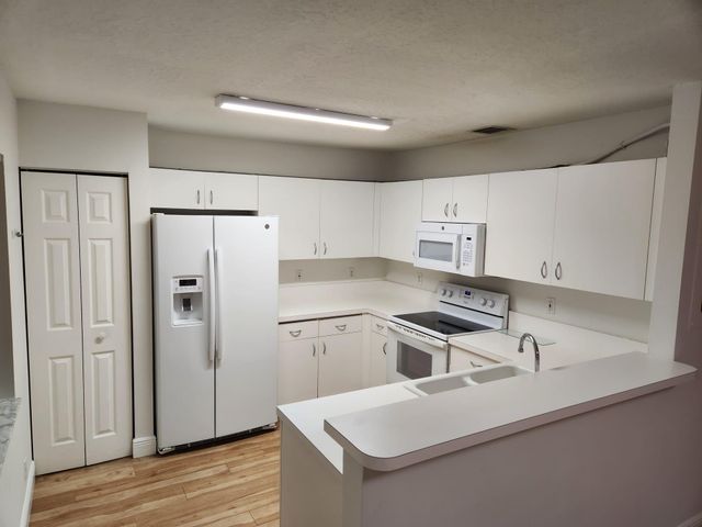 1137 SW 44 WY 1137, Deerfield Beach, FL 33442