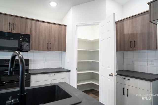 1281 W Buffalo River Dr, Meridian, ID 83642