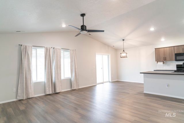 1281 W Buffalo River Dr, Meridian, ID 83642