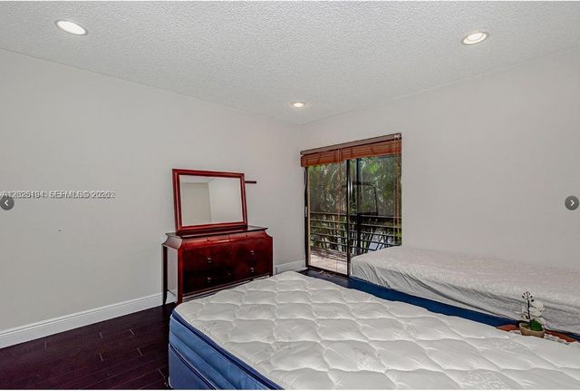 4000 N Hills Dr 29, Hollywood, FL 33021