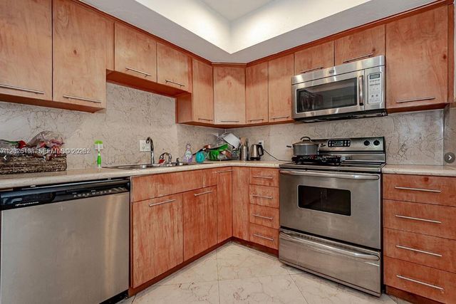 4000 N Hills Dr 29, Hollywood, FL 33021