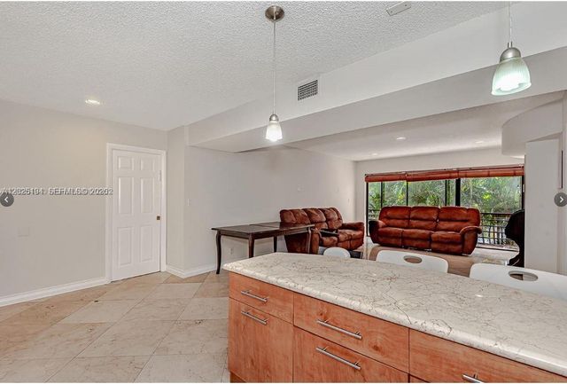 4000 N Hills Dr 29, Hollywood, FL 33021
