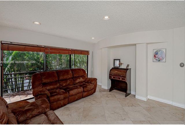 4000 N Hills Dr 29, Hollywood, FL 33021