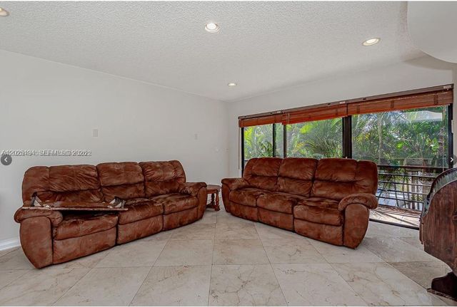 4000 N Hills Dr 29, Hollywood, FL 33021