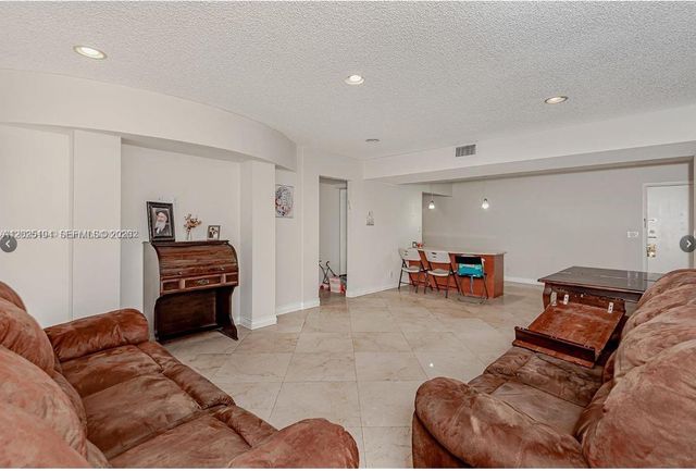 4000 N Hills Dr 29, Hollywood, FL 33021