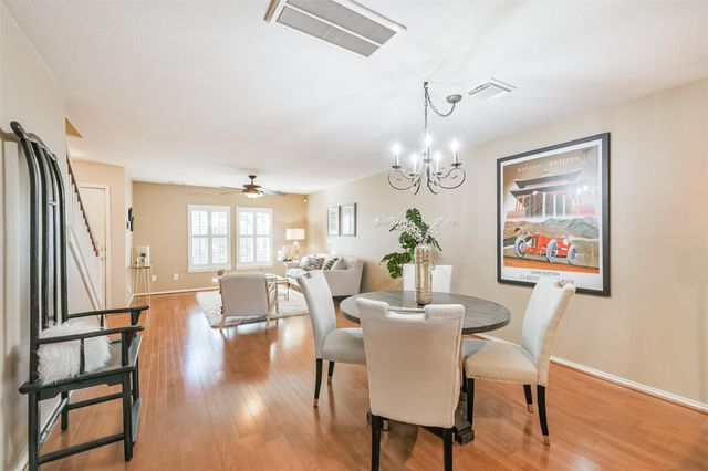 718 Redwing Place Drive, Houston, TX 77009