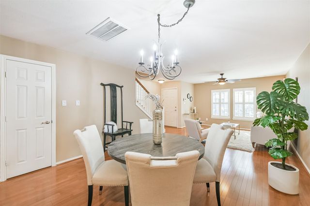 718 Redwing Place Drive, Houston, TX 77009