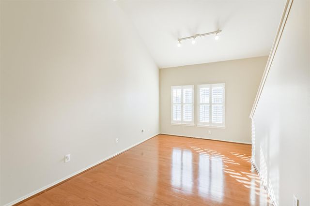 718 Redwing Place Drive, Houston, TX 77009