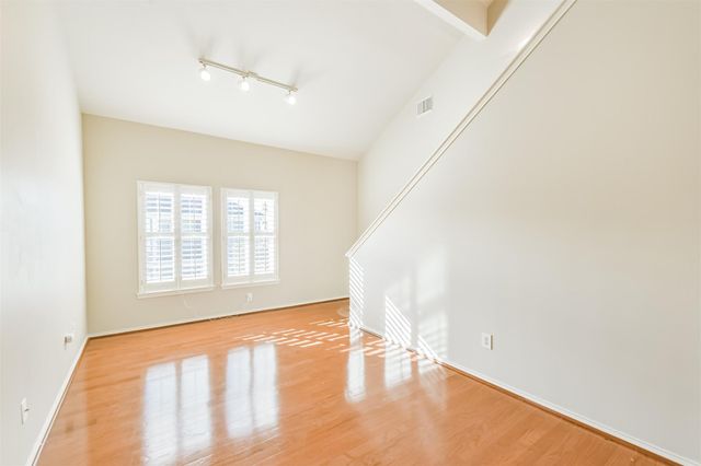 718 Redwing Place Drive, Houston, TX 77009