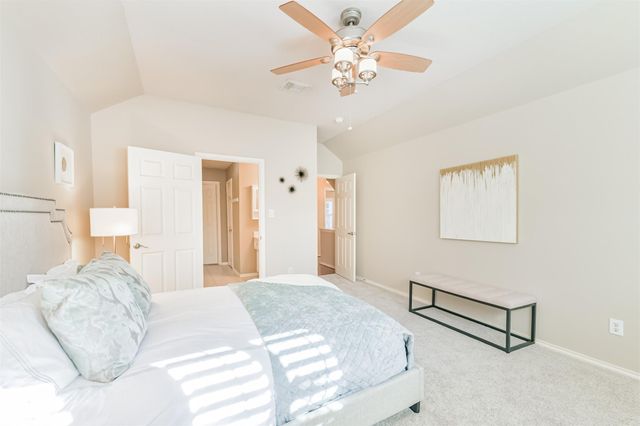 718 Redwing Place Drive, Houston, TX 77009