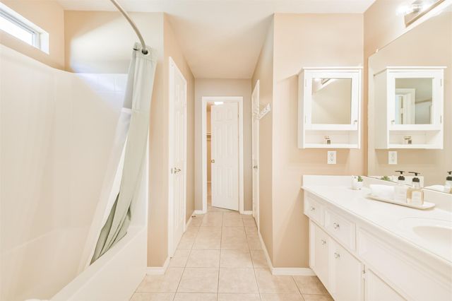 718 Redwing Place Drive, Houston, TX 77009