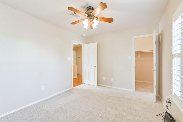 718 Redwing Place Drive, Houston, TX 77009