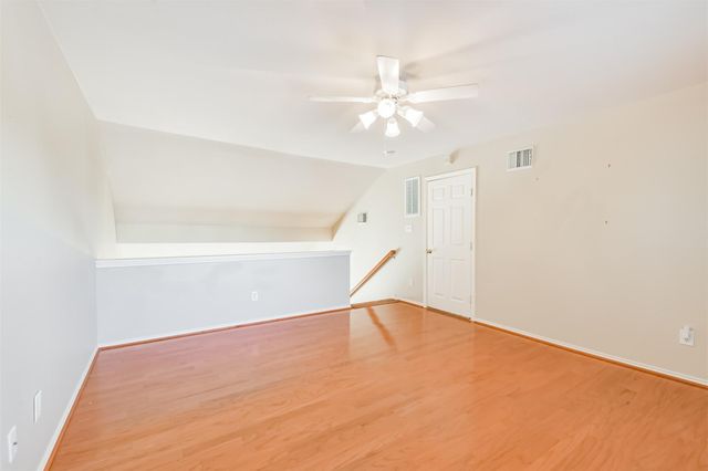 718 Redwing Place Drive, Houston, TX 77009