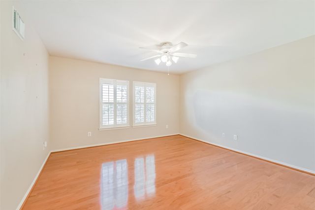 718 Redwing Place Drive, Houston, TX 77009