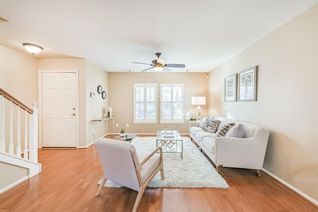 718 Redwing Place Drive, Houston, TX 77009