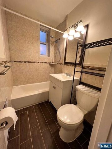 2160 Center 2K, Fort Lee, NJ 07024