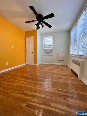 2160 Center 2K, Fort Lee, NJ 07024