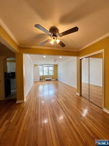 2160 Center 2K, Fort Lee, NJ 07024