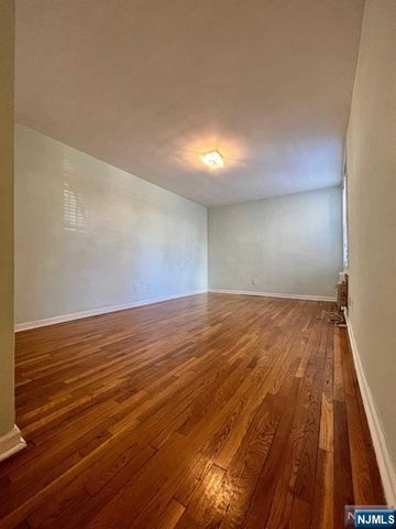 2160 Center 2K, Fort Lee, NJ 07024