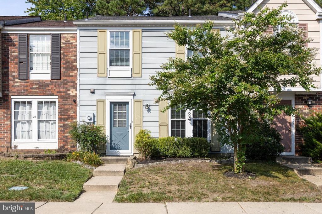 24 DORCHESTER CIR, Marlton, NJ 08053