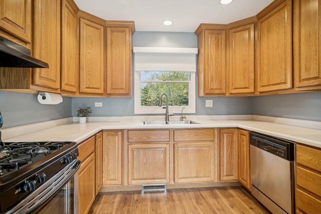 25235 W Hermosa Avenue, Wauconda, IL 60084