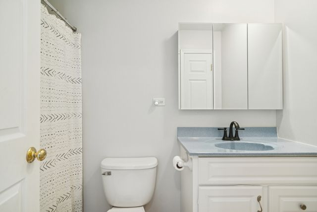 25235 W Hermosa Avenue, Wauconda, IL 60084