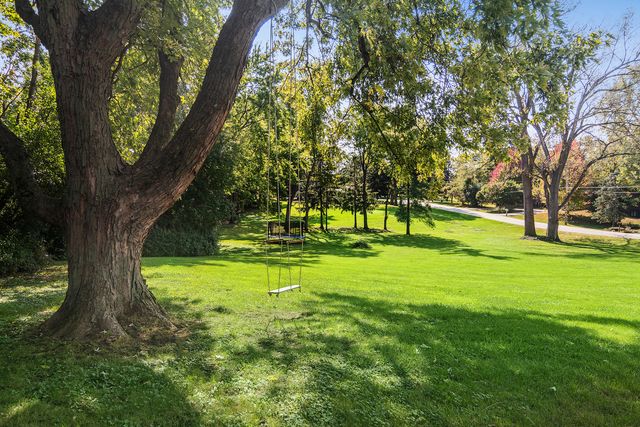 25235 W Hermosa Avenue, Wauconda, IL 60084