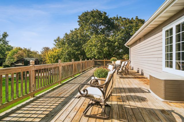 25235 W Hermosa Avenue, Wauconda, IL 60084