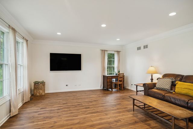 25235 W Hermosa Avenue, Wauconda, IL 60084