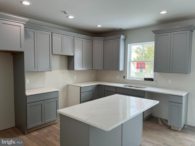 51 W CLYMER AVE, Sellersville, PA 18960