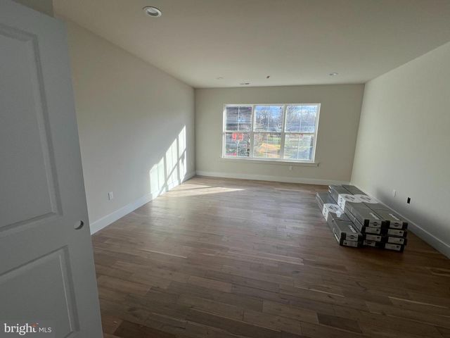 51 W CLYMER AVE, Sellersville, PA 18960