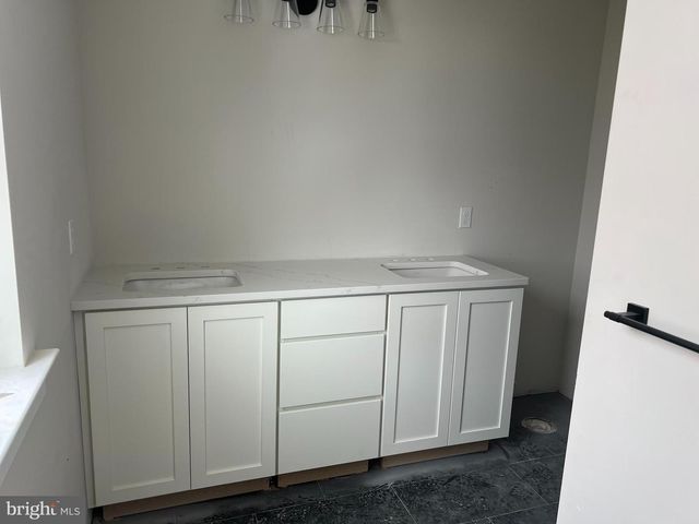 51 W CLYMER AVE, Sellersville, PA 18960