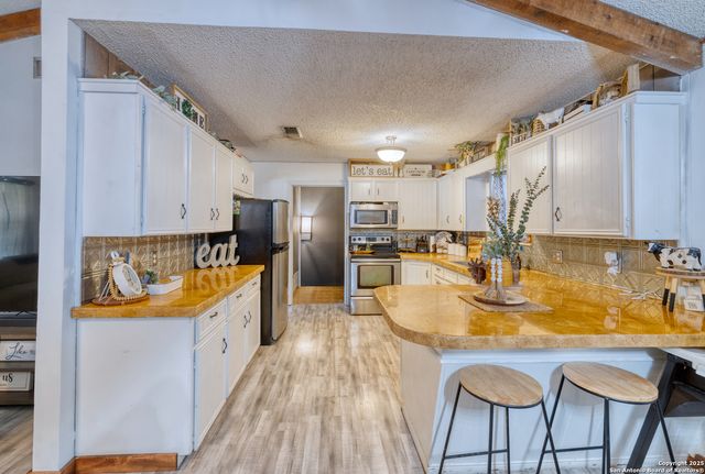 36 Pecan Dr, Leakey, TX 78873