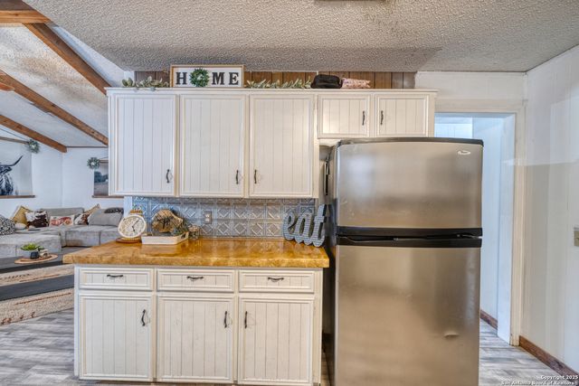 36 Pecan Dr, Leakey, TX 78873