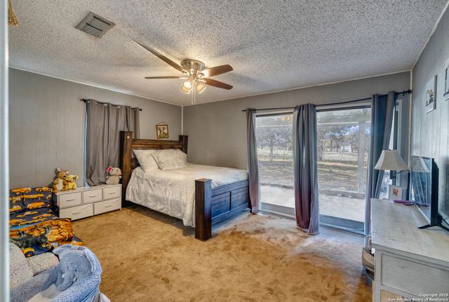 36 Pecan Dr, Leakey, TX 78873