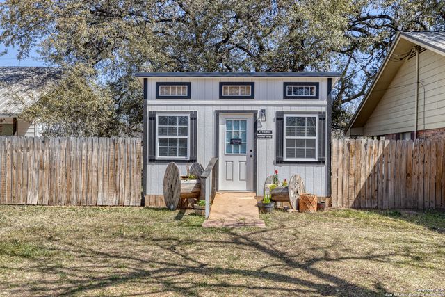 36 Pecan Dr, Leakey, TX 78873