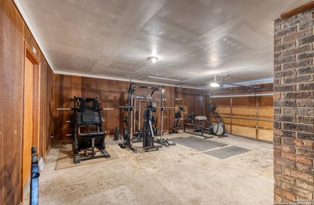 36 Pecan Dr, Leakey, TX 78873