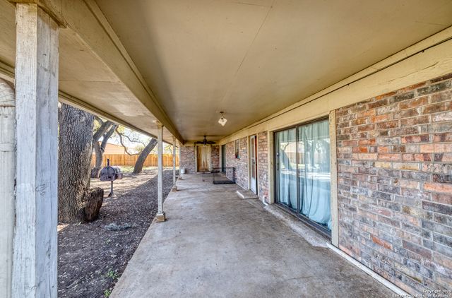 36 Pecan Dr, Leakey, TX 78873