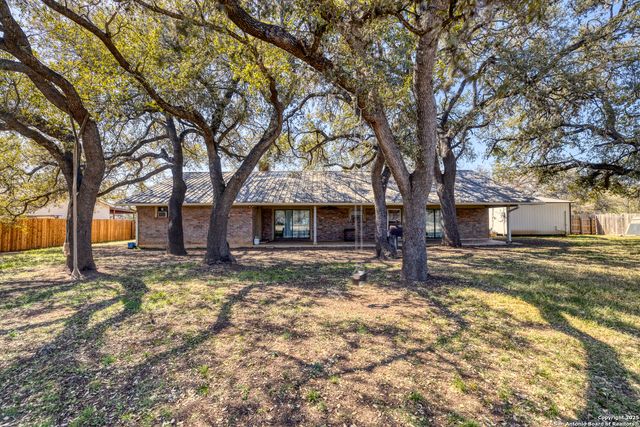 36 Pecan Dr, Leakey, TX 78873