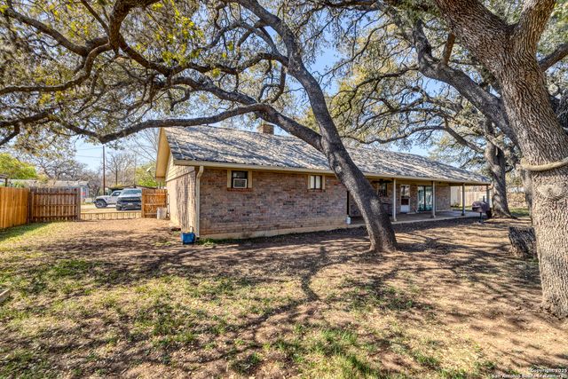 36 Pecan Dr, Leakey, TX 78873