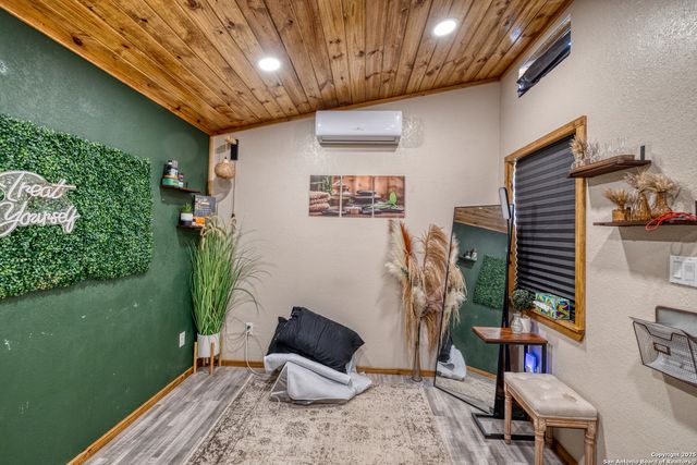 36 Pecan Dr, Leakey, TX 78873