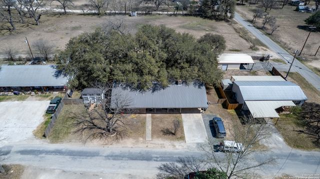 36 Pecan Dr, Leakey, TX 78873