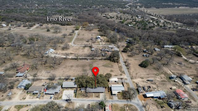 36 Pecan Dr, Leakey, TX 78873
